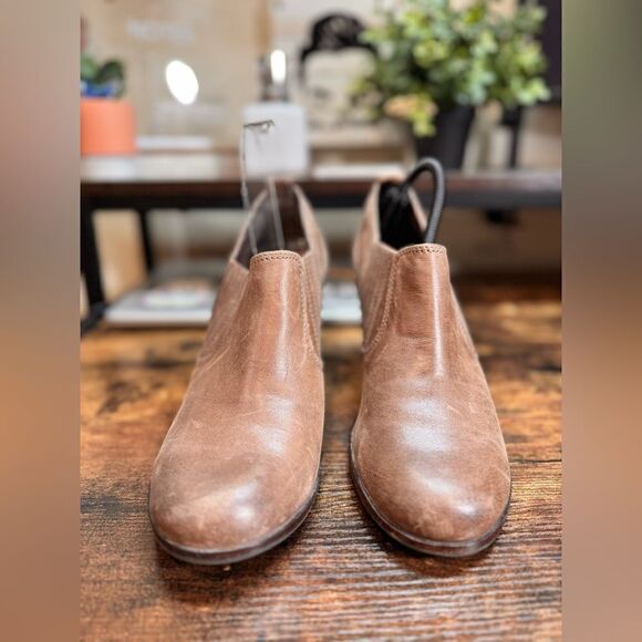 Clark’s Artisan Brown Heeled Booties Size 10 - Picture 7 of 13